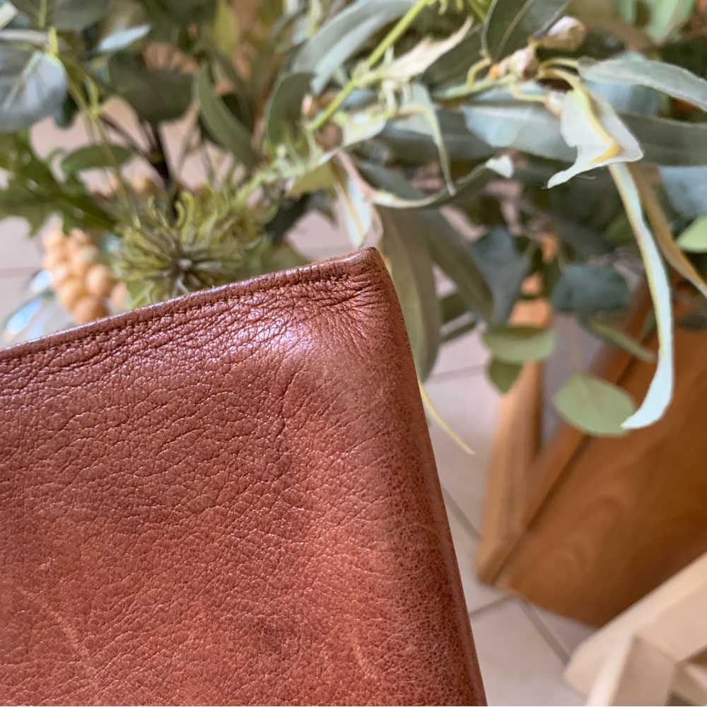 Col. Littleton Fine Leather Vintage Tablet Bag - Picture 6 of 7